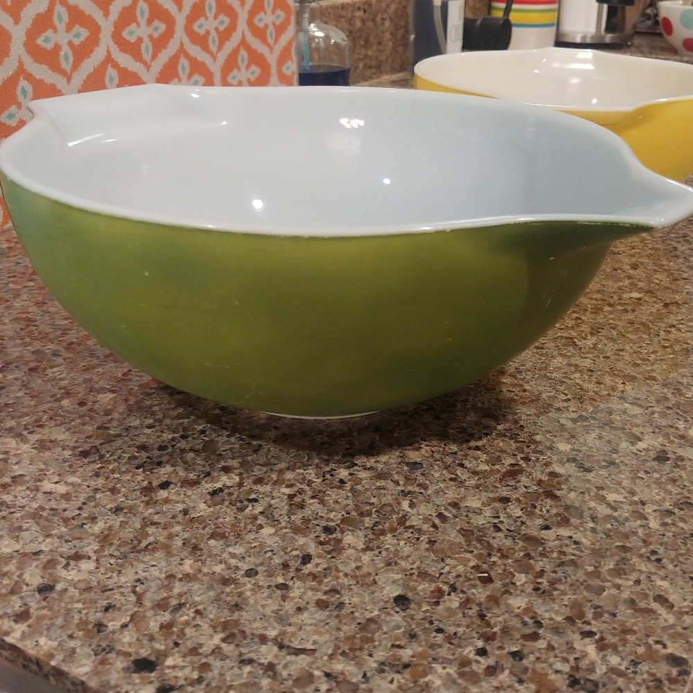 Vintage Pyrex mixing bowl